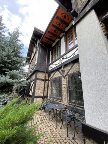 Коттедж 531 м² на участке 8,1 сот.