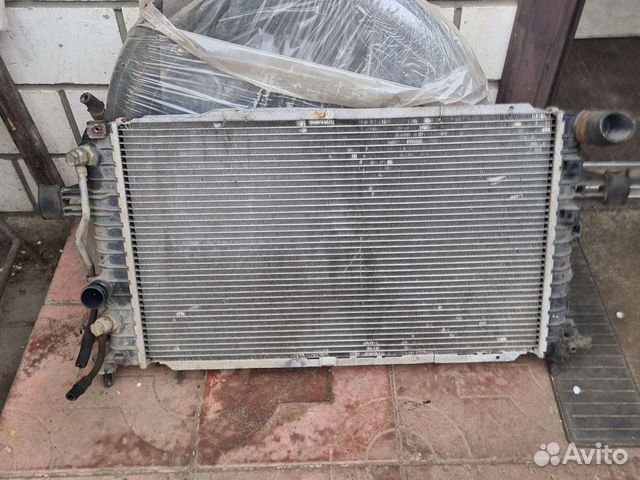 Опель Зафира в 1.9 тд АКПП радиатор охлаждения