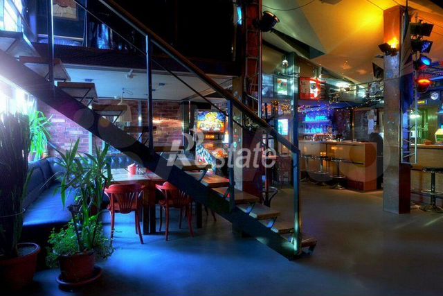 Продается легендарный бар в центре Питера