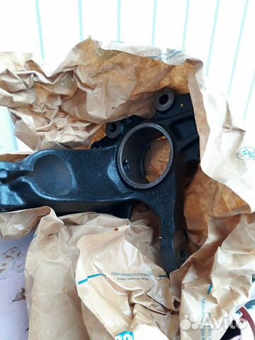 Форд Фокус 3 Поворотный кулак левый оригинал