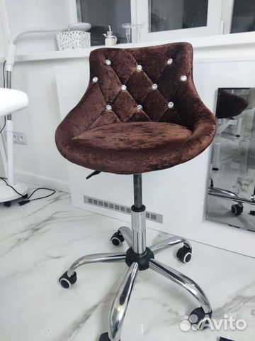 Стул для мастера с регулировкой по высоте