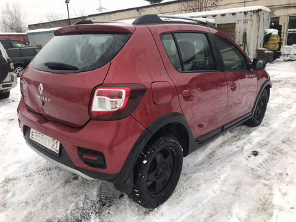 Renault Sandero Stepway 1.6 МТ, 2017, битый, 160 000 км