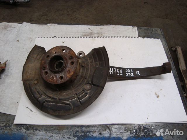 Кулак передний правый W251 M272