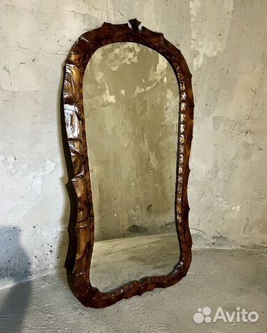Зеркало в деревянной раме старинное