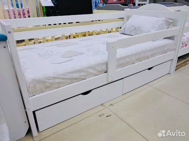 Кровать из массива