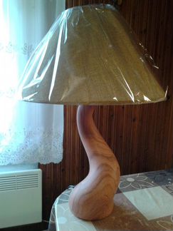 Настольная лампа с абажуром