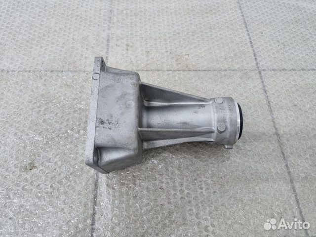 Опорный кронштейн привода BMW X5 X6 E70 E71