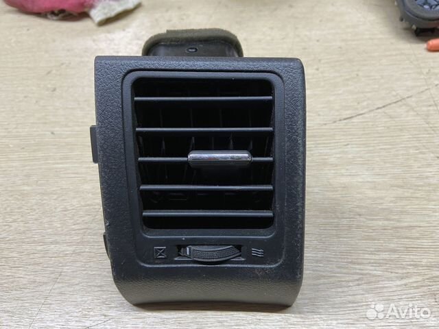 Дефлектор воздушный правый Toyota Corolla 150