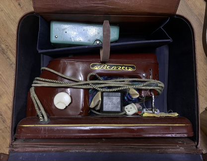 Швейная машинка Волга