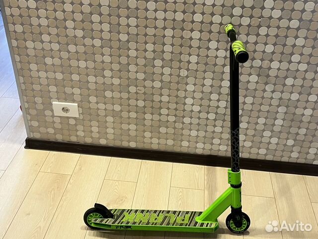 Трюковой самокат Plank Triton ярко зелёный