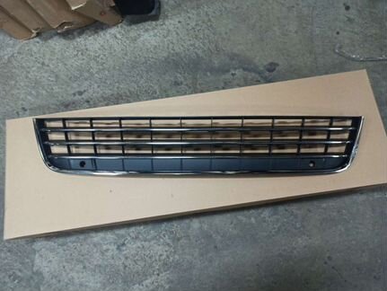 Решетка бампера Туарег 2 нф 2010г-2014г Touareg