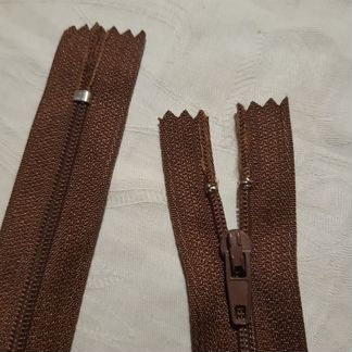 Молния для одежды, 60 см. Коричневый цвет