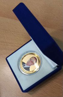 Подарочная медаль с изображением В.В.Путина