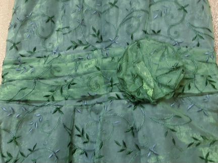 Платье праздничное новое