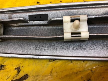 Молдинг крыла задний левый Mercedes Clk C209