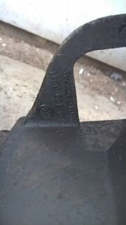 Кронштейн 022 199 354 L Touareg