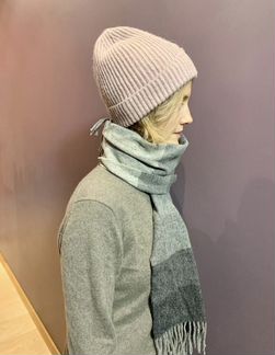 Шапка Zara светлорозовобежевая