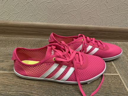 Новые кроссовки adidas 38,5 размер