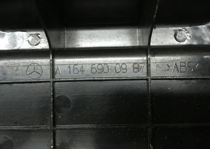 Обшивка порога багажника Mercedes W164