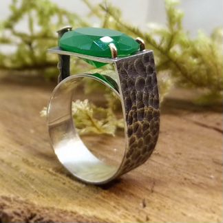 Серебряное кольцо с зеленым агатом