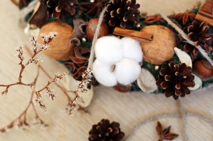 Венок из натуральных материалов