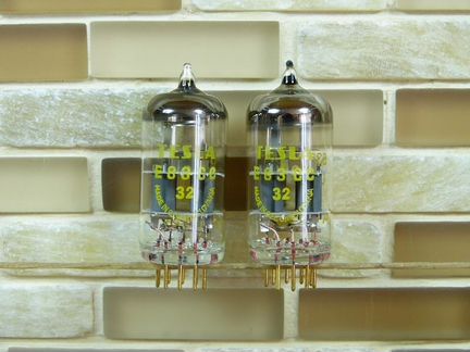 E83CC Tesla Gold pin itub военные лампы 1970 год