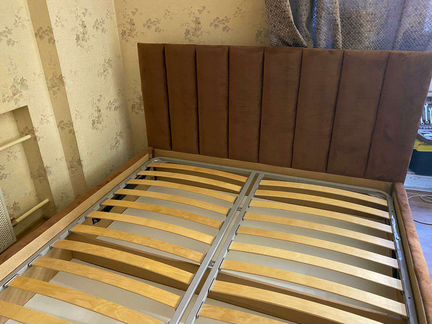 Кровать двуспальная