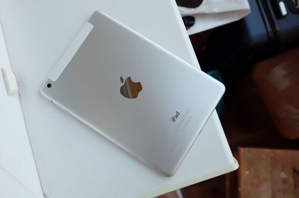 iPad mini 16gb + cellular и клавиатура Logitech