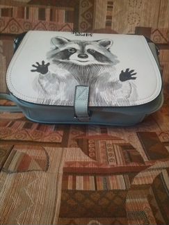 Сумка с енотом через плечо