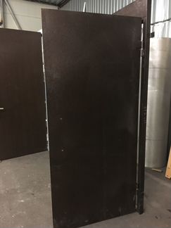 Подъездная дверь