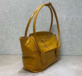 Сумка Medium Arco Slouch