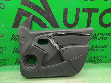 Обшивка двери правая Renault Duster 2010