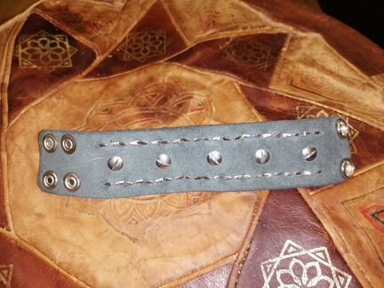 Браслет кожа. С шипами. Новый коженный браслет
