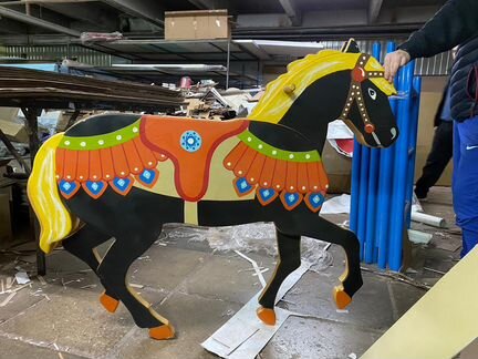 Лошадка деревянная