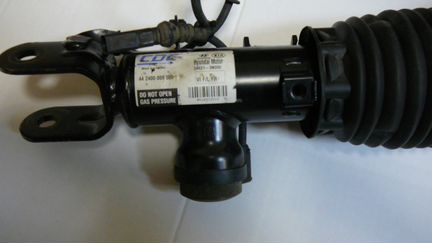 Hyundai Genesis 2013 пневмостойка передняя Левая