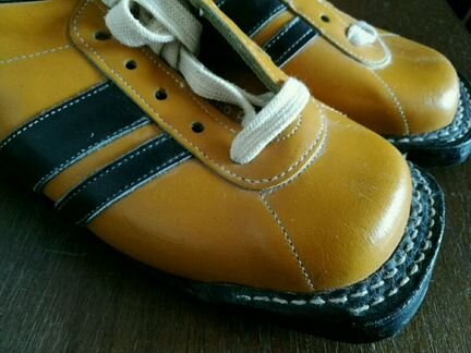 Лыжные ботинки времен СССР