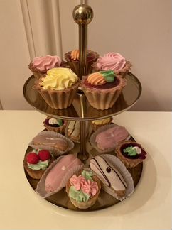 Лев статуэтка, Bohemia фужеры,ваза, Часы, чайная п