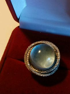 Золотое кольцо с топазом и бриллиантами