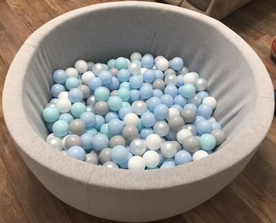 Детский бассейн с шариками