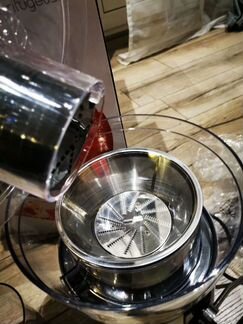 Соковыжималка центробежная Moulinex Juice Express