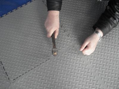 Сборное напольное покрытие для мастерской