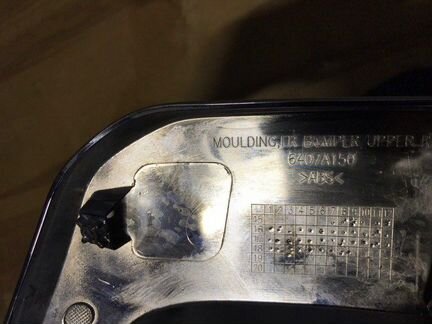 Молдинг передний правый верхний Mitsubishi Pajero