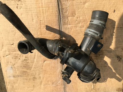 Корпус термостата Мерседес A6512000615