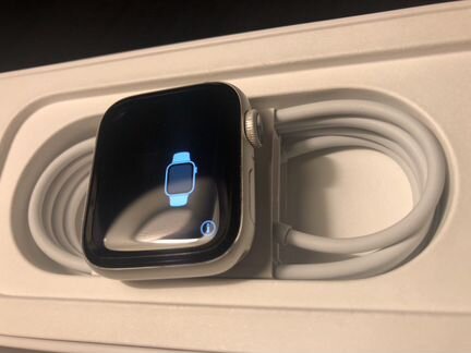 Часы Apple watch 4 40 mm почти новые