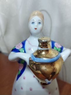 Фигурка СССР женщина с самоваром Дулево