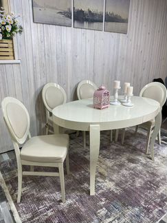 Красивый раздвижной стол