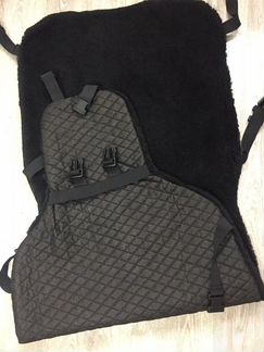 Меховая накидка на сиденье автомобиля