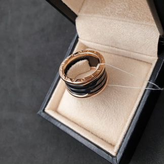 Кольцо Bvlgari розовое золото, керамика