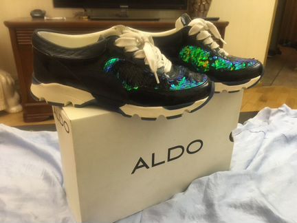 Кроссовки женские