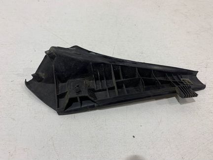 Молдинг лобового стекла передний правый Toyota